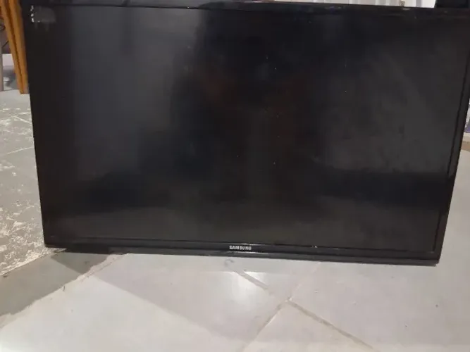 TV usada com defeito