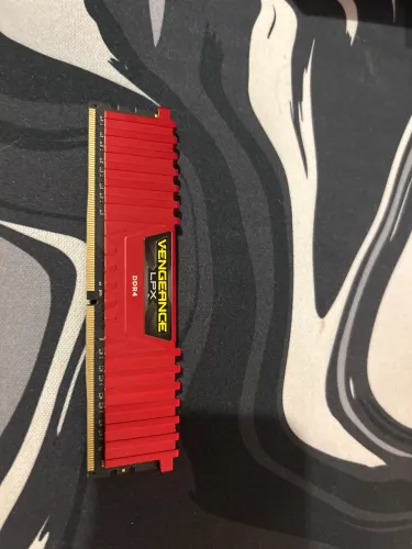 Memória Corsair Vengeance Lpx 8gb(1x8gb) Ddr4 vermelho