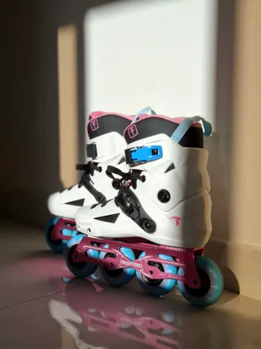 Patins Traxart Revolt Turbo Branco e Pink - 80mm + Proteções