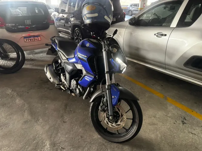 Yamaha FZ15 2024, com apenas 12.500 km rodados.