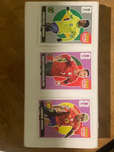 Figurinhas legends Vinícius Júnior, Cristiano Ronaldo e lamine Yamal