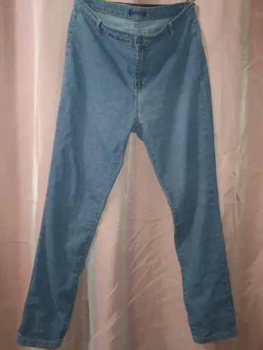 Calça jeans feminina skinni semi nova estilo tradicional 42 G brechó