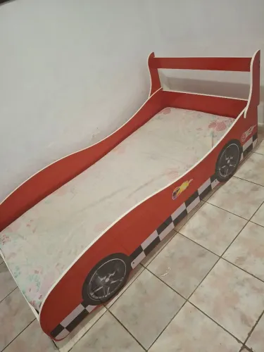 Cama Infantil Carro de Corrida - Ótimo estado