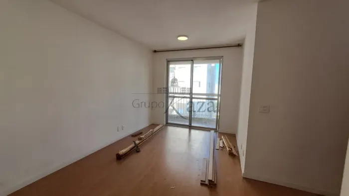 Apartamento - Aclimação - 3 Dormitórios - 75m².