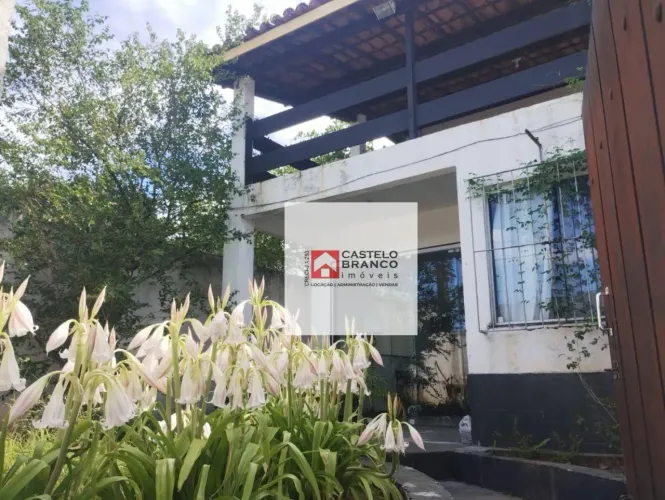 Casa com piscina, 03 quartos e 230m² de área útil, disponível para venda por R$1.200.000,0