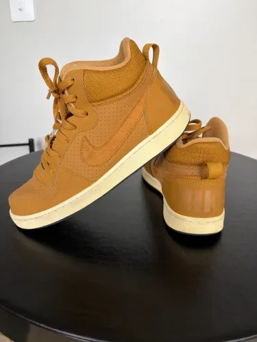 Tênis botinha Nike 