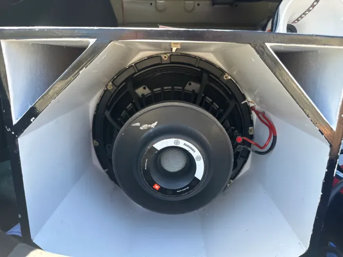 Vendo som automotivo