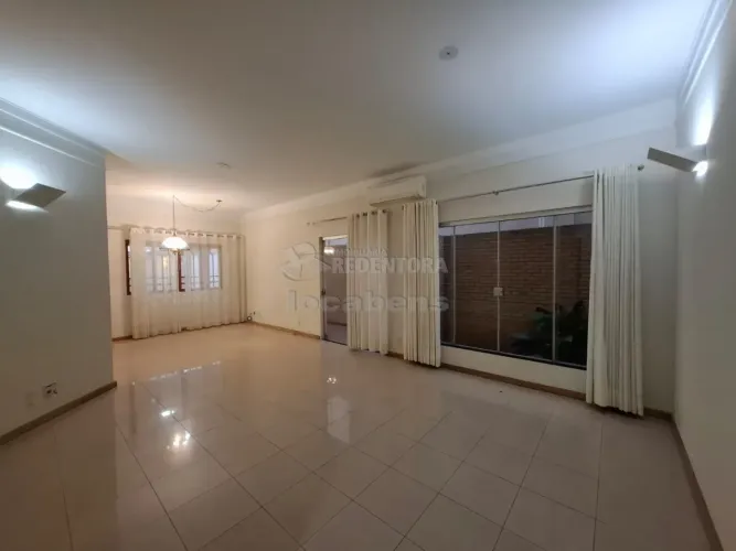 Casa em Condomínio para Locação com 04 dormitórios sendo 01 suíte com closet e hidromassag
