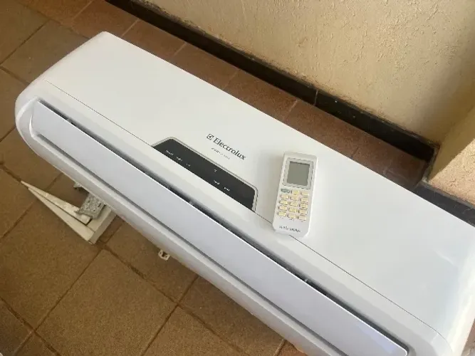 Ar Condicionado Split Electrolux 12000 BTUs Frio 220V VE12F