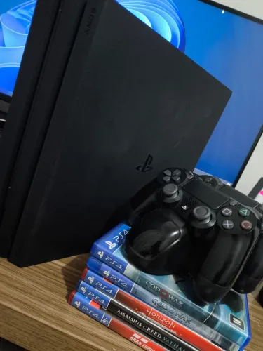 PlayStation 4 Pro 1TB + 5 Jogos