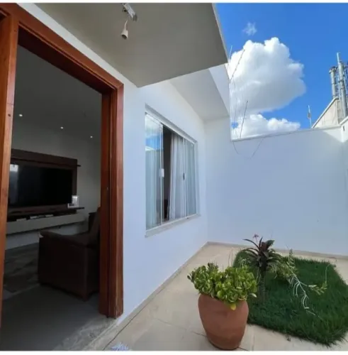 CASA EM VARGINHA BAIRRO IMPERIAL
