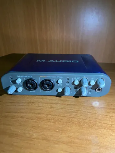 Interface de Áudio M-Audio Fast Track Pro