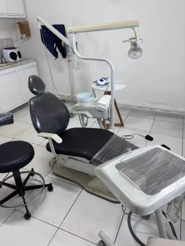 Cadeira odontológica Gnatus sem mangueiras 