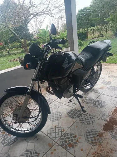 A baixo da tabela