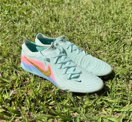 Chuteira de Campo Nike Phantom GX 2 Elite