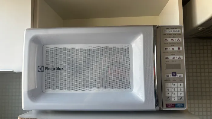 Microondas 34 litros, apenas 6 meses de uso