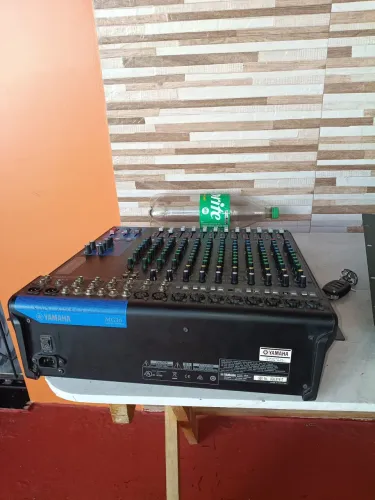 Vendo mesa de som 16 canais Yamaha 1600