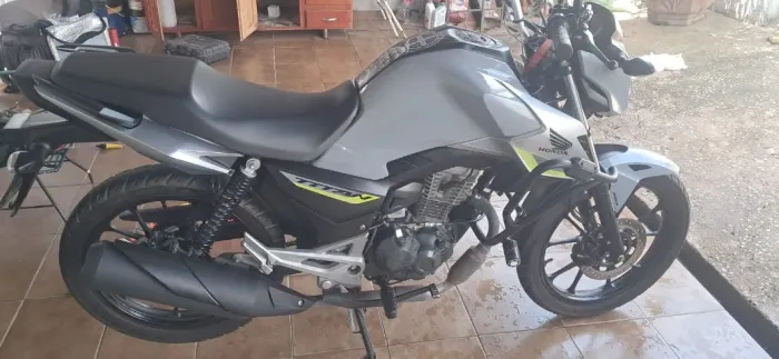 vendo cg titan 2026 cinza perolizado
