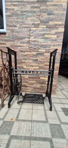 Pe de maquina antigo 