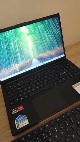 Notebook ASUS VivoBook Go, 15 AMD RYZEN 5 7520, 8 GB DDR5