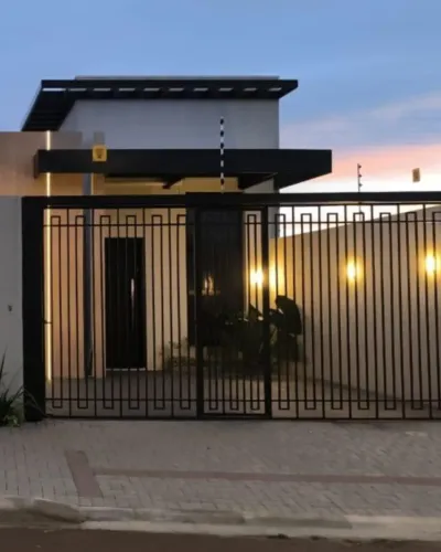Linda casa bairro Tropical com piscina