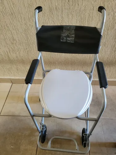Cadeira de banho com assento nova