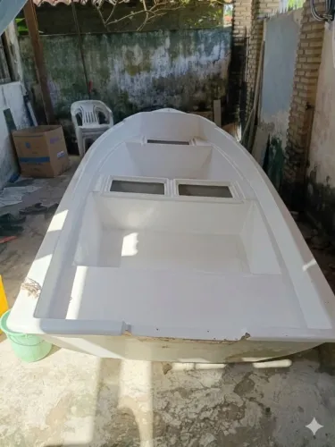 Barco com motor Mercury de 15