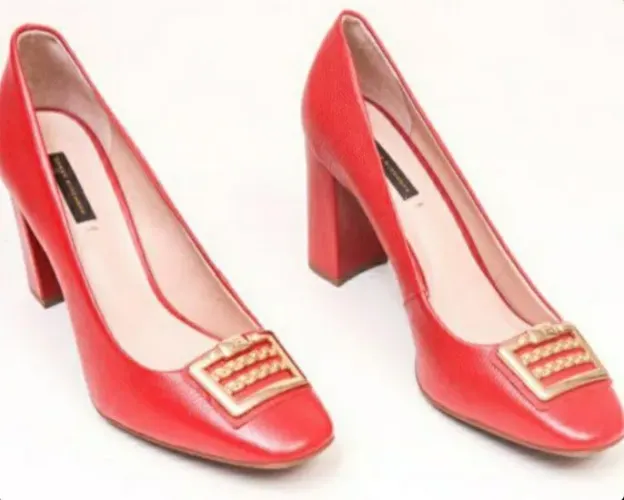 SCARPIN VERMELHO, EM COURO LEGÍTIMO, MARCA JORGE BISCHOFF. NOVO!