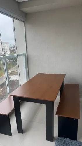 Mesa com bancos madeira