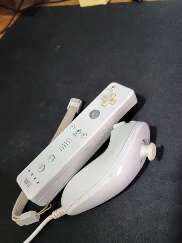 Kit Wii Remote + Nunchuk Original Nintendo + Capa de Silicone