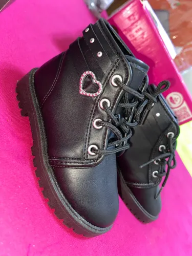 Bota infantil seminova