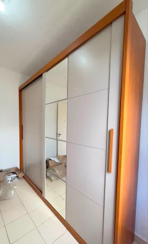 Guarda-roupa à venda Vende-se guarda-roupa em excelente estado de conservação