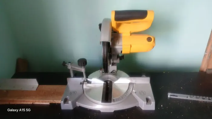Máquina serra 380° marca vonder