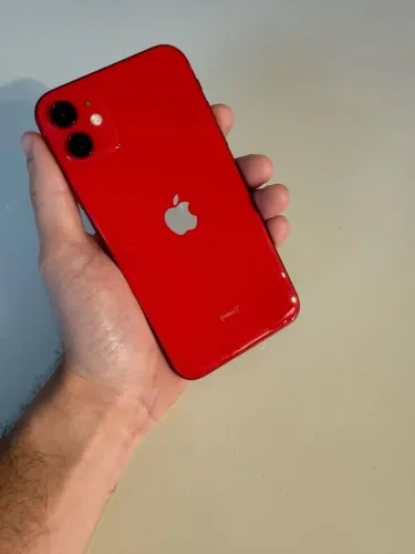 iPhone 11 red
