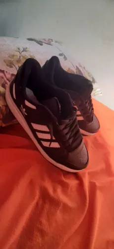 Sapato adidas não original