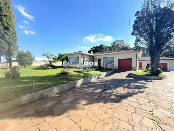 Casa Comercial com 2 quartos e quintal grande para alugar - Xaxim - Curitiba/PR