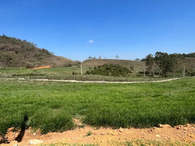 Construa a casa dos seus sonhos, cercada pela natureza!