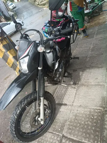 Vende ou troca em moto de menor valor +volta 