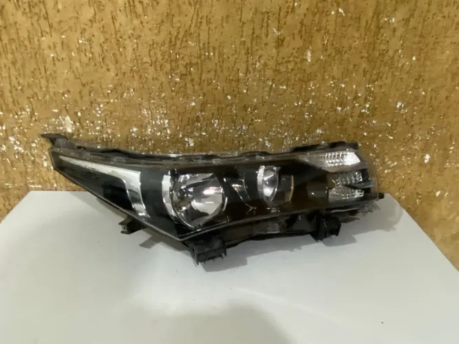 Farol direito Corolla 2015/2016/2017