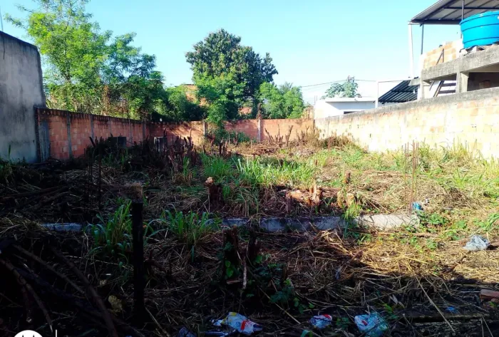 Terreno 360 M2 bem localizado na Chácara Arcampo