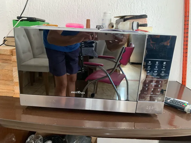 Microondas Britânia