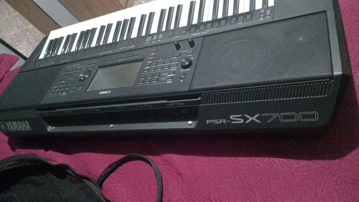 Vendo esse teclado sx 700 valor 7.800 