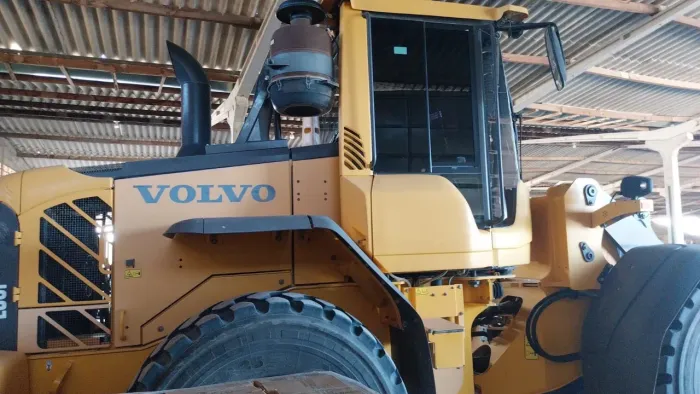 PÁ CARREGADEIRA VOLVO I60F 