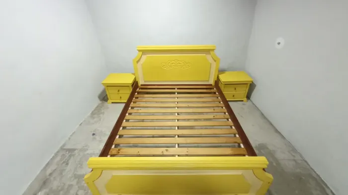 Vendo cama de casal de madeira 