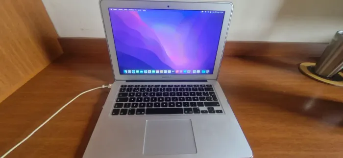 Macbook Air 13 (Early 2015)
