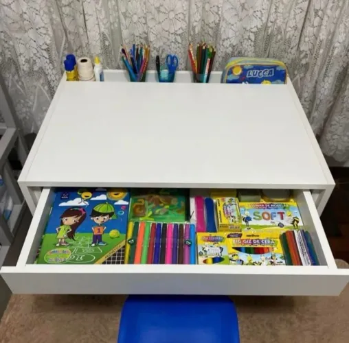 Mesa escrivaninha infantil com compartimento 1 gaveta em MDF NOVA