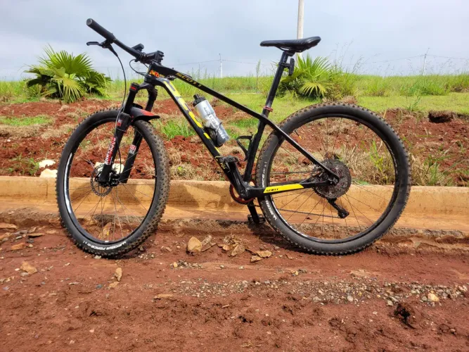 Bicicleta MTB Carbono ARO 29