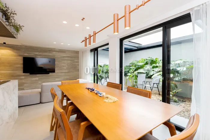 Casa com 2 suítes no Condomínio House Santa Felicidade.