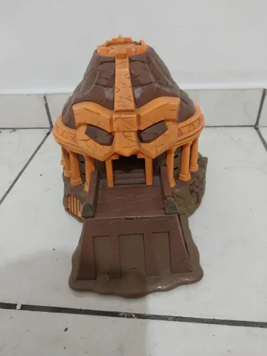Brinquedo mundo de Gormit. Catapulta funcionando
