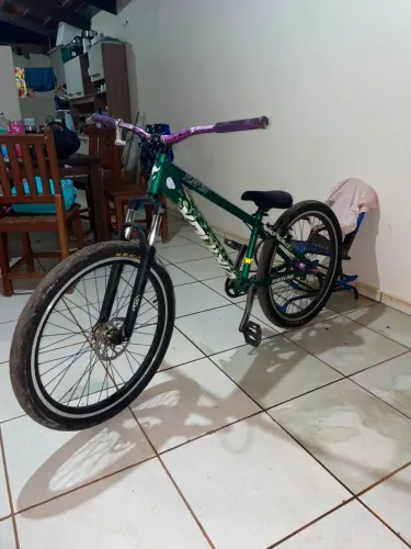 Bicicleta nova, banco lá mafia e cubo barulhento!